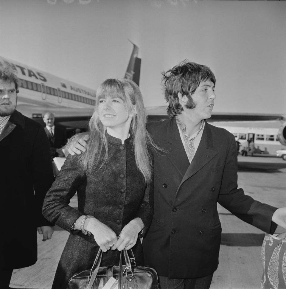 Jane Asher and Paul McCartney at Heathrow Airport in 1968 (Getty Images)
