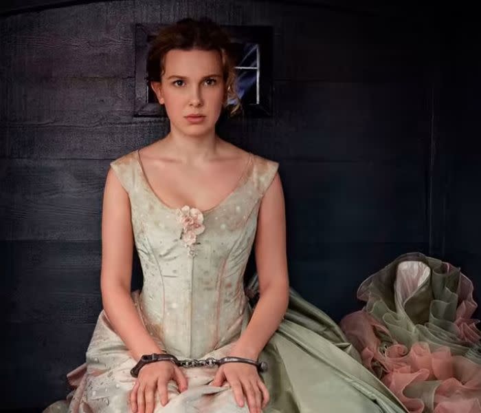 Escena de Enola Holmes 2 con Millie Bobby Brown