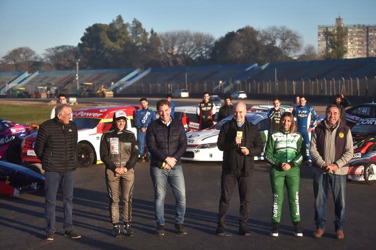 Una de sus últimas imágenes públicas: en junio último, Traverso participó en la presentación de la puesta en valor del autódromo de Buenos Aires, junto a otro referente del automovilismo, Osvaldo 