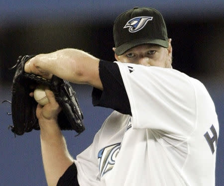 Toronto Blue Jays starter Roy Halladay wipes his face after giving up four runs in the third inning during the third inning of their American League baseball game against the Tampa Bay Devil Rays in Toronto June 5, 2007. REUTERS/J.P. Moczulski