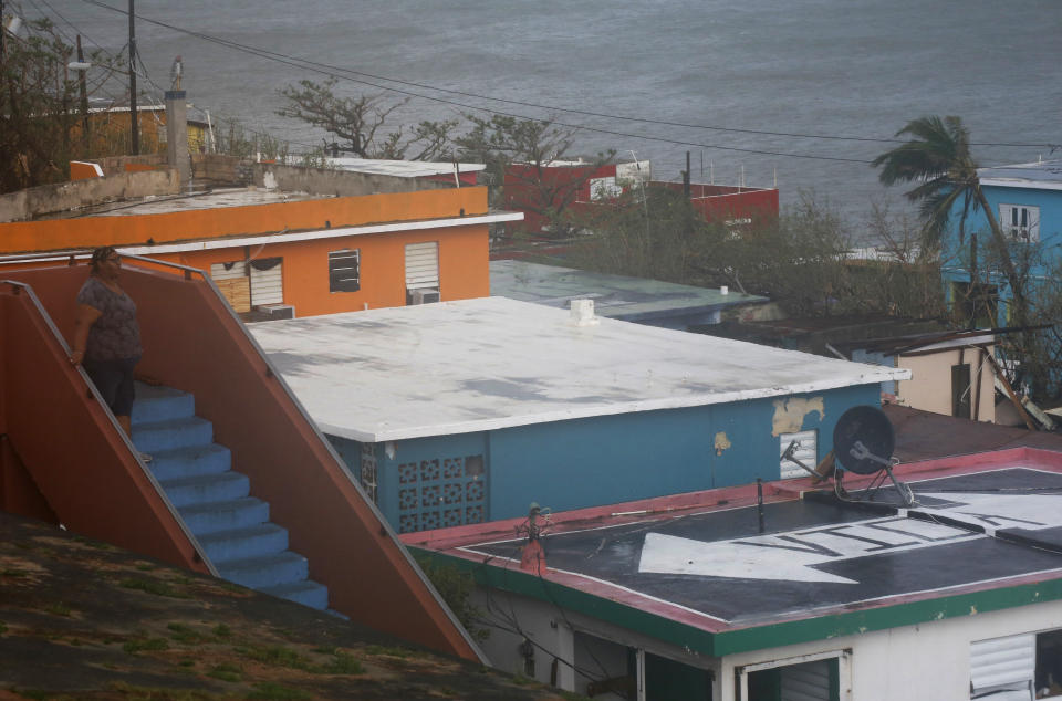 MIA73 – SAN JUAN (PUERTO RICO), 20/09/2017.- Vista de la condición de vientos horas después del paso del huracán María hoy, miércoles 20 de septiembre 2017, en una playa de San Juan, Puerto Rico. El huracán María, debilitado a categoría 2, avanza hacia la zona oriental de República Dominicana con vientos máximos de 110 millas por hora (175 km/h), tras haber causado devastación e inundaciones “catastróficas” en Puerto Rico. EFE/Thais Llorca