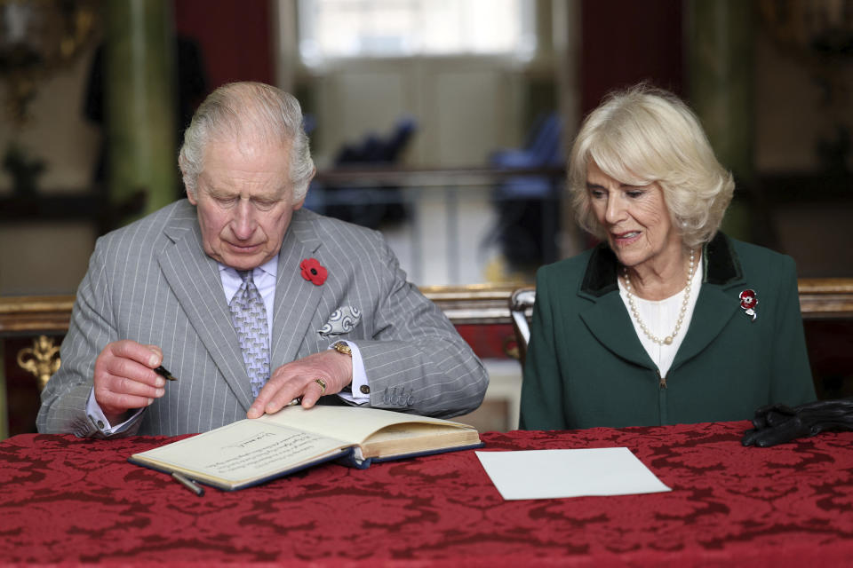 La conversación privada que recupera The Crown entre Carlos III y la ahora reina consorte se produjo en 1989 y se publicó en 1993. (Foto: Molly Darlington/Pool Photo via AP)