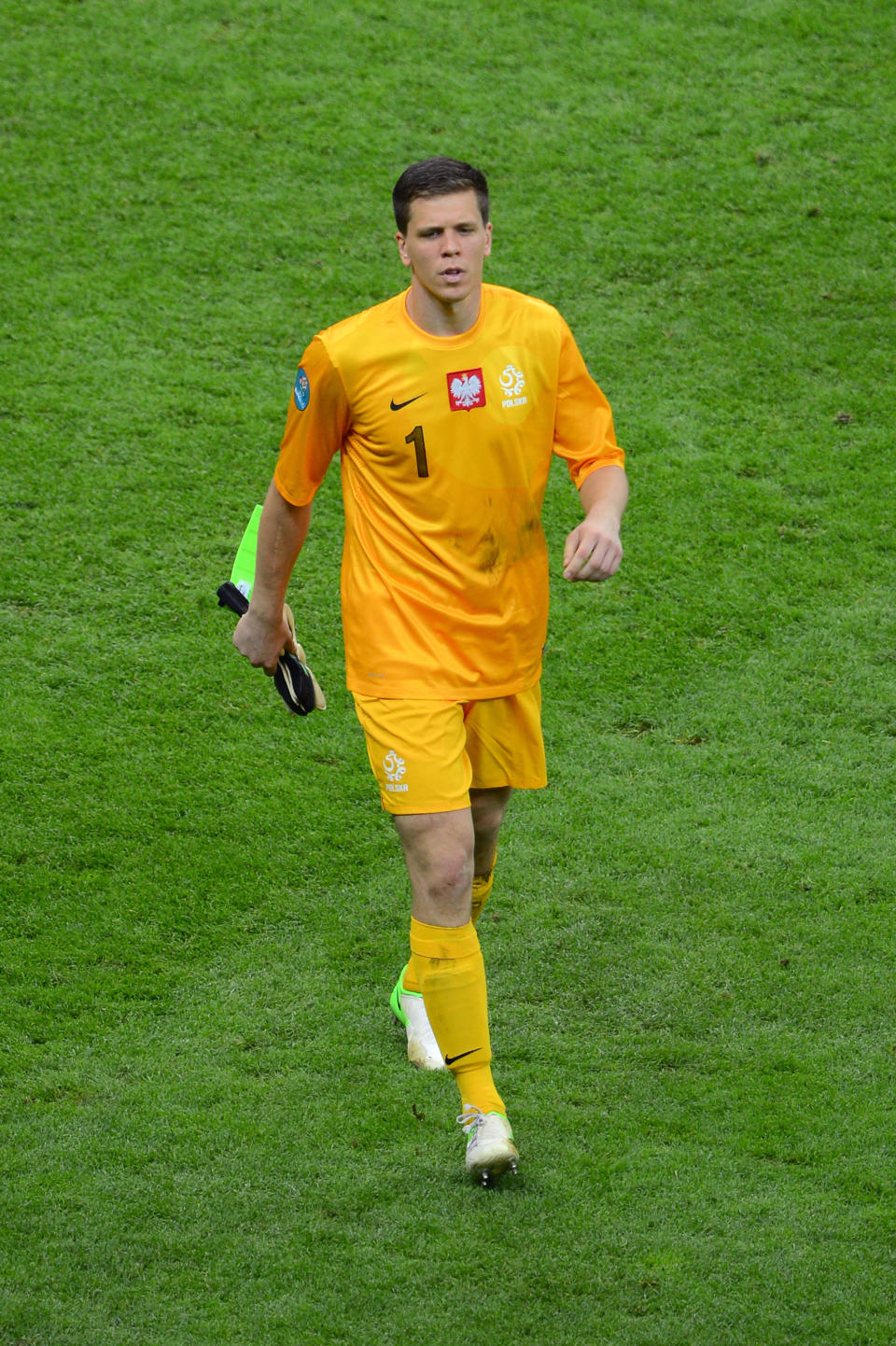 WARSAW, POLAND - JUNE 08: Wojciech Szczesny of Poland is sent off after fouling Dimitris Salpigidis of Greeceduring the UEFA EURO 2012 group A match between Poland and Greece at The National Stadium on June 8, 2012 in Warsaw, Poland. (Photo by Shaun Botterill/Getty Images)