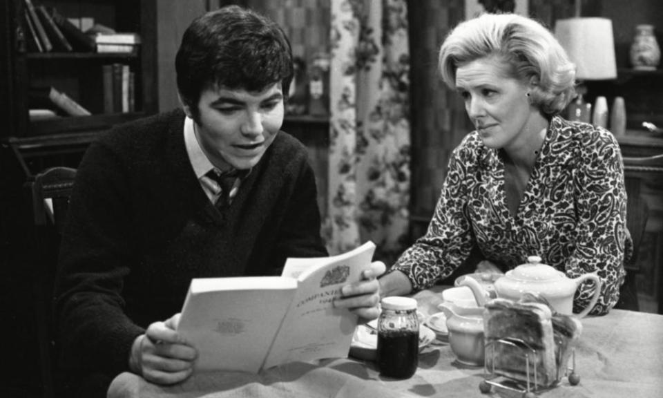 Bill Kenwright as Gordon Clegg and Irene Sutcliffe as Maggie Clegg in Coronation Street, 1968.