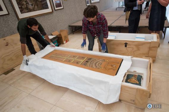  Las autoridades estadounidenses devolvieron hoy a Egipto cinco objetos de arte que traficantes de arte habían introducido, o tratado de introducir a Estados Unidos. Foto: EFE