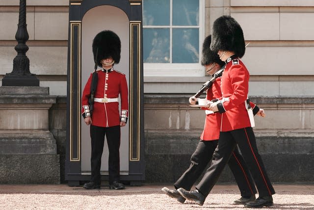 Soldiers from the Queen’s Guard deliver water to their colleagues on the forecourt of Buckingham Palace