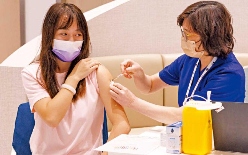 非香港居民下周一起 不獲免費接種新冠疫苗