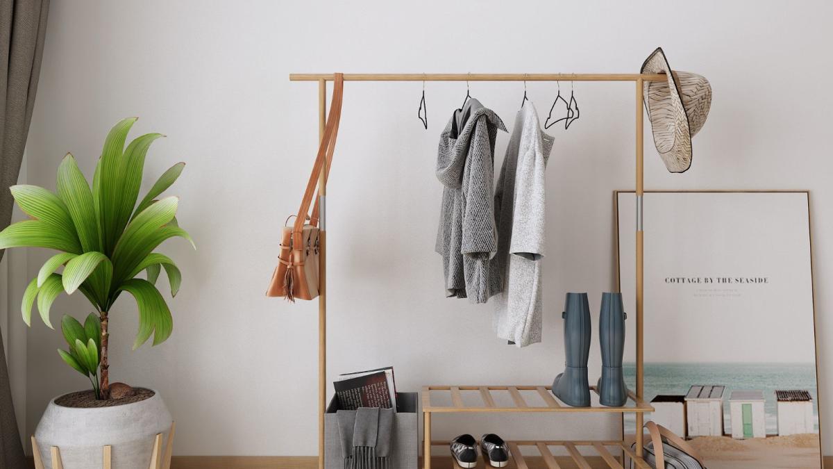 No dresser, No Problem! Hang your organized clothes from the closet!  @emmygoesplaces #closet #travel #travelhack #luggage