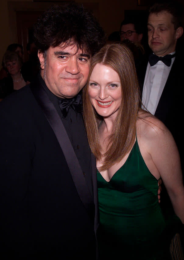 Almodóvar y Julianne Moore en los BAFTA  del año 2000