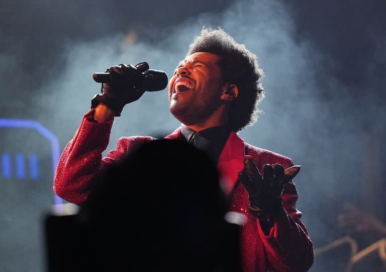 The Weeknd durante su presentación en el espectáculo de medio tiempo del Super Bowl 55 de la NFL, el 7 de febrero de 2021 en Tampa, Florida