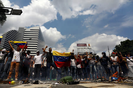 Demonstrators rally against Venezuela's President Nicolas Maduro's government in Caracas, Venezuela April 10, 2017. REUTERS/Carlos Garcia Rawlins