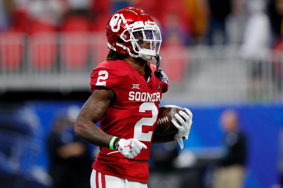 Wide receiver CeeDee Lamb #2 of the Oklahoma Sooners 