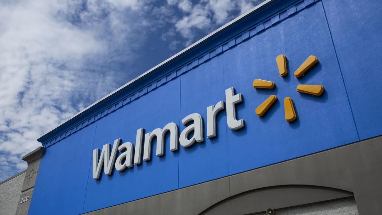 stores open on thanksgiving walmart