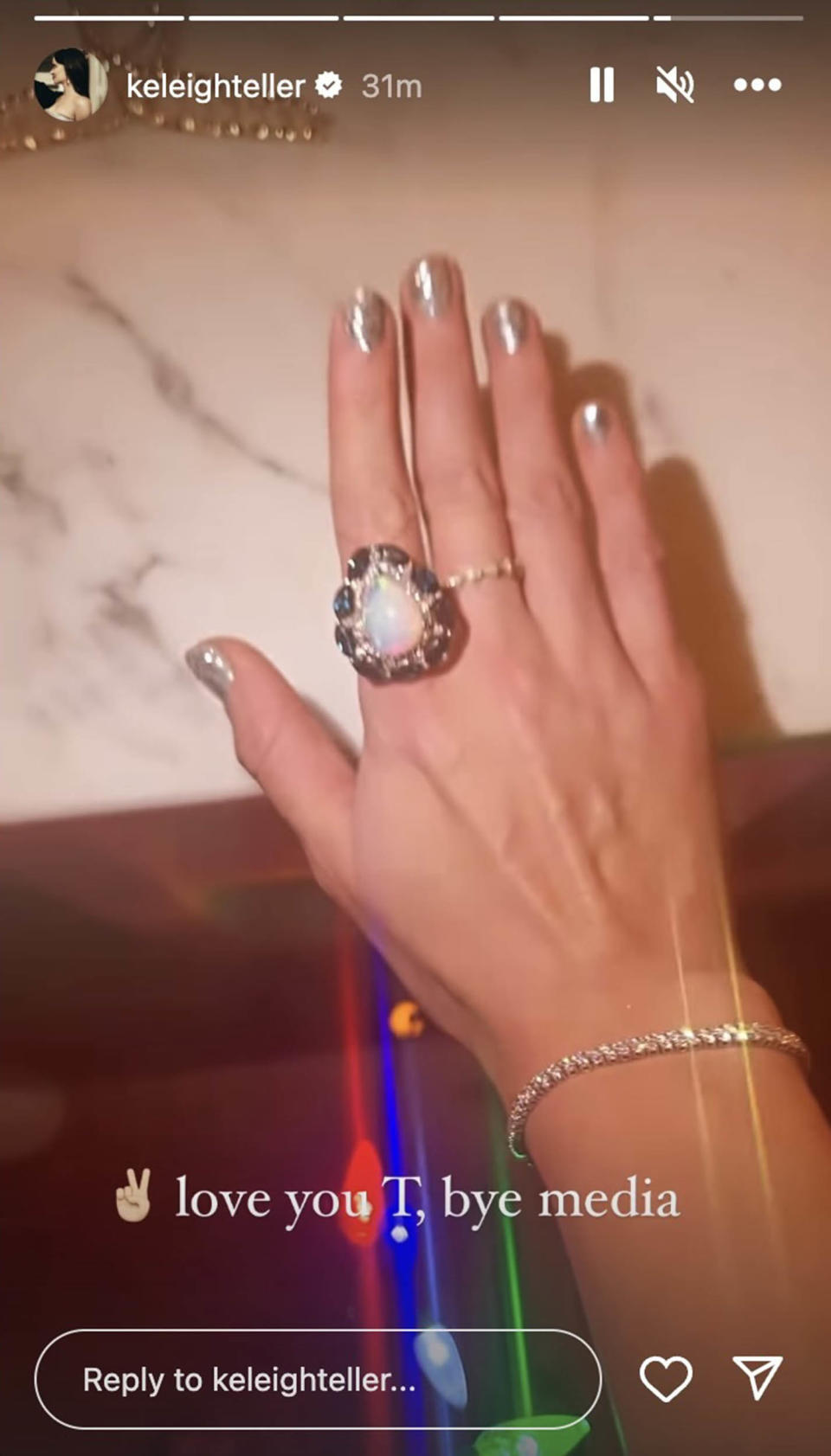 Sperry modeled Swift's ring in a video she shared in her Instagram story. (@keleighteller via Instagram)