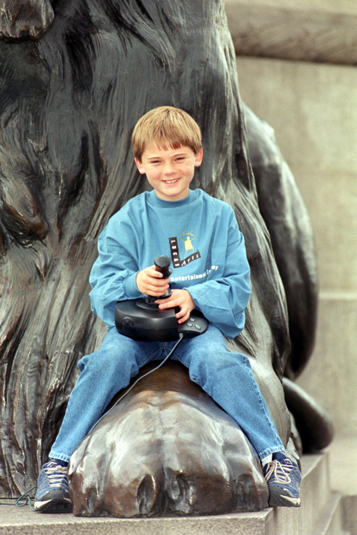 Young actor Jake Lloyd, who plays Anakin Skywalker (who grows up to be Darth Vader) in Star Wars Episode 1: The Phantom Menace, at a photocall in Trafalgar Square, London, to promote the Star Wars video games and film.