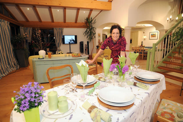 Barbara Wussow tischt im eigenen Wochenendhaus in Kitzbühel auf. (Bild: Vox/Sigi Jantz)