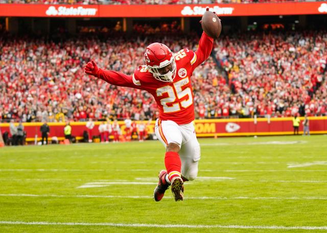 Chiefs RB Clyde Edwards-Helaire injury update; plus, more NFL news from  Week 16's Sunday games