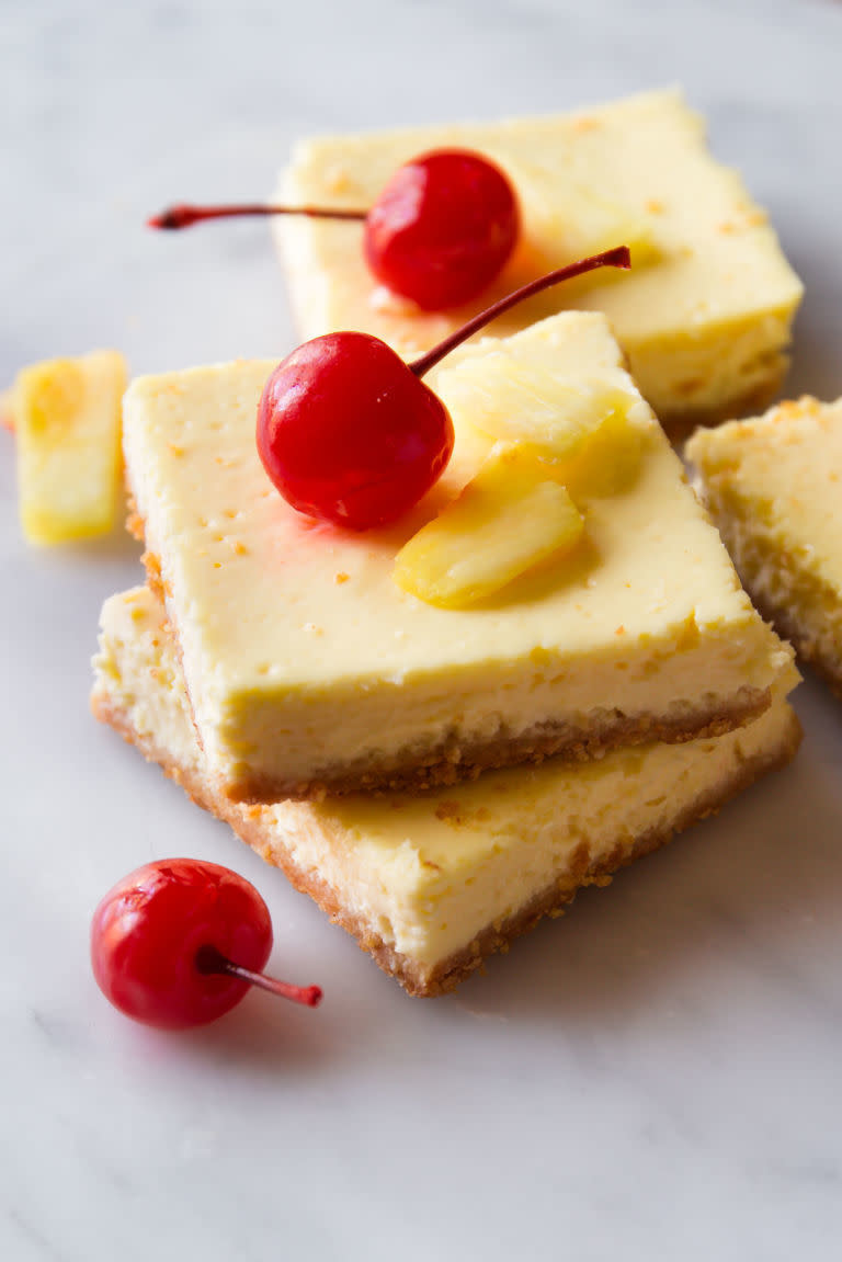 Skinny Pineapple Cheesecake Bars