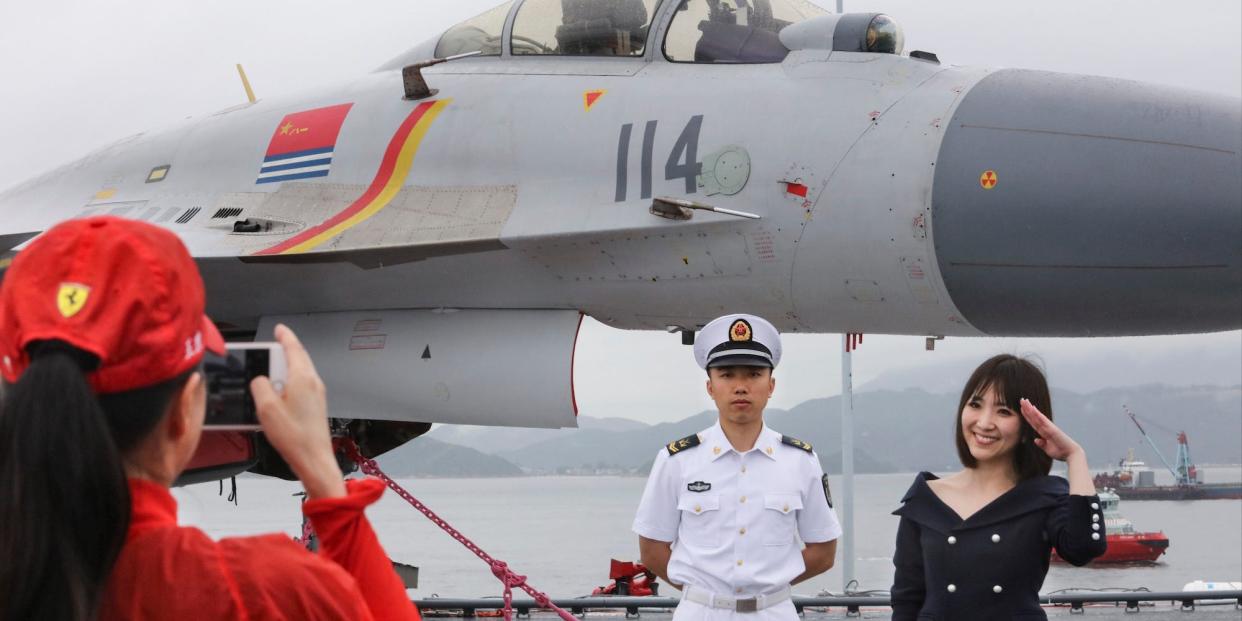 China Liaoning aircraft carrier J-15 fighter jet