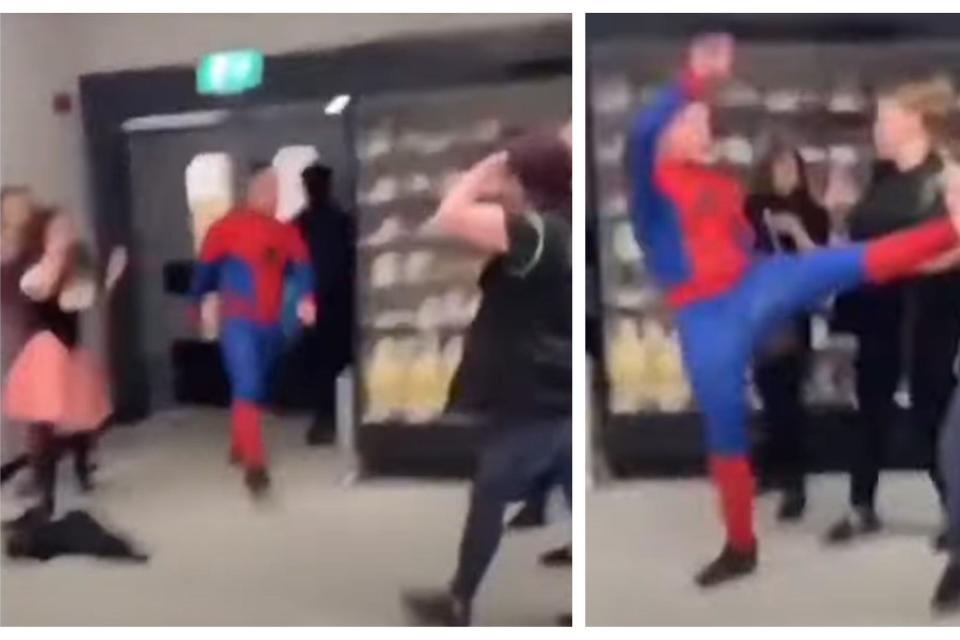 Screenshots aus dem viralen Video, das von News 360 TV auf YouTube hochgeladen wurde, zeigen Roberts (links), der als „Rotkäppchen“ verkleidet ist, während der als Spiderman verkleidete Mann den Asda-Arbeiter bewusstlos schlägt.