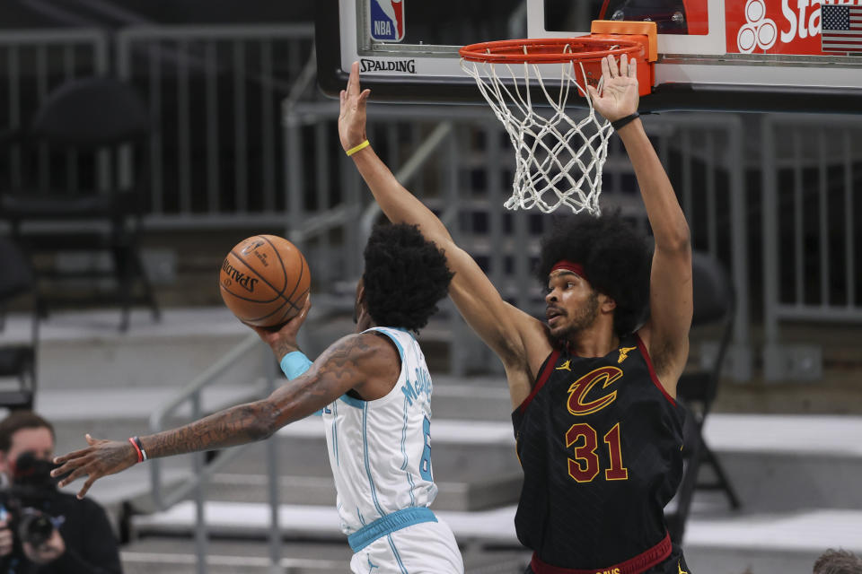 Charlotte Hornets forward Jalen McDaniels, left, drives to the basket against Cleveland Cavaliers center Jarrett Allen during the first quarter of an NBA basketball game in Charlotte, N.C., Wednesday, April 14, 2021. (AP Photo/Nell Redmond)