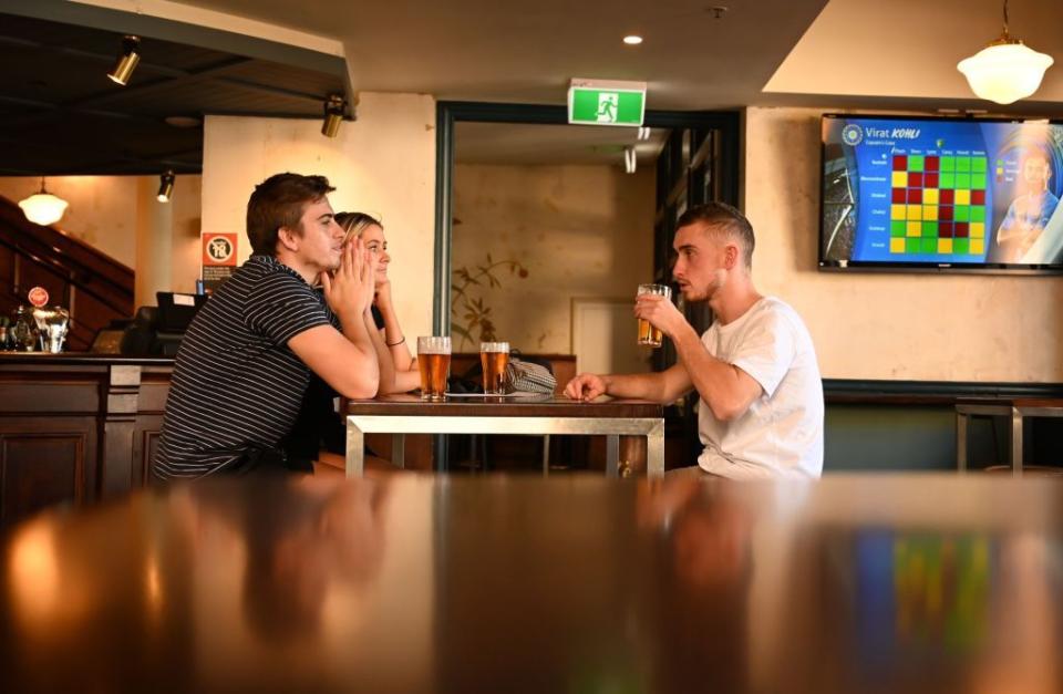 Patrons drink beer at a pub in the Rocks area of Sydney on June 1, after social distancing measures were eased. Source: Getty Images