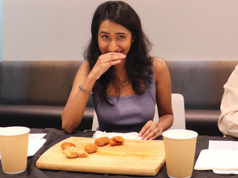 Insider reporter Olivia Singh eating hot wings.