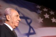 Israeli Foreign Minister Shimon Peres pauses during a speech at the American Israel Public Affairs Committee (AIPAC) Policy Conference in Washington, in this April 21, 2002 file photo. REUTERS/Brendan McDermid/Files