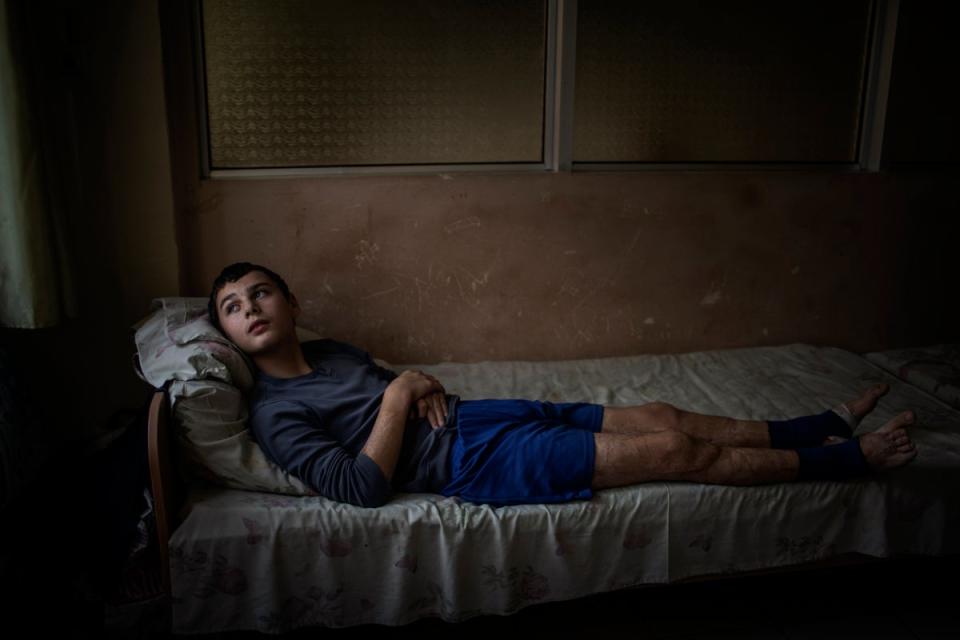 Mykhailo receiving medical treatment inside the Paedriatic Hospital of Saint Nicholas in Lviv (Diego Ibarra Sánchez/Unicef)