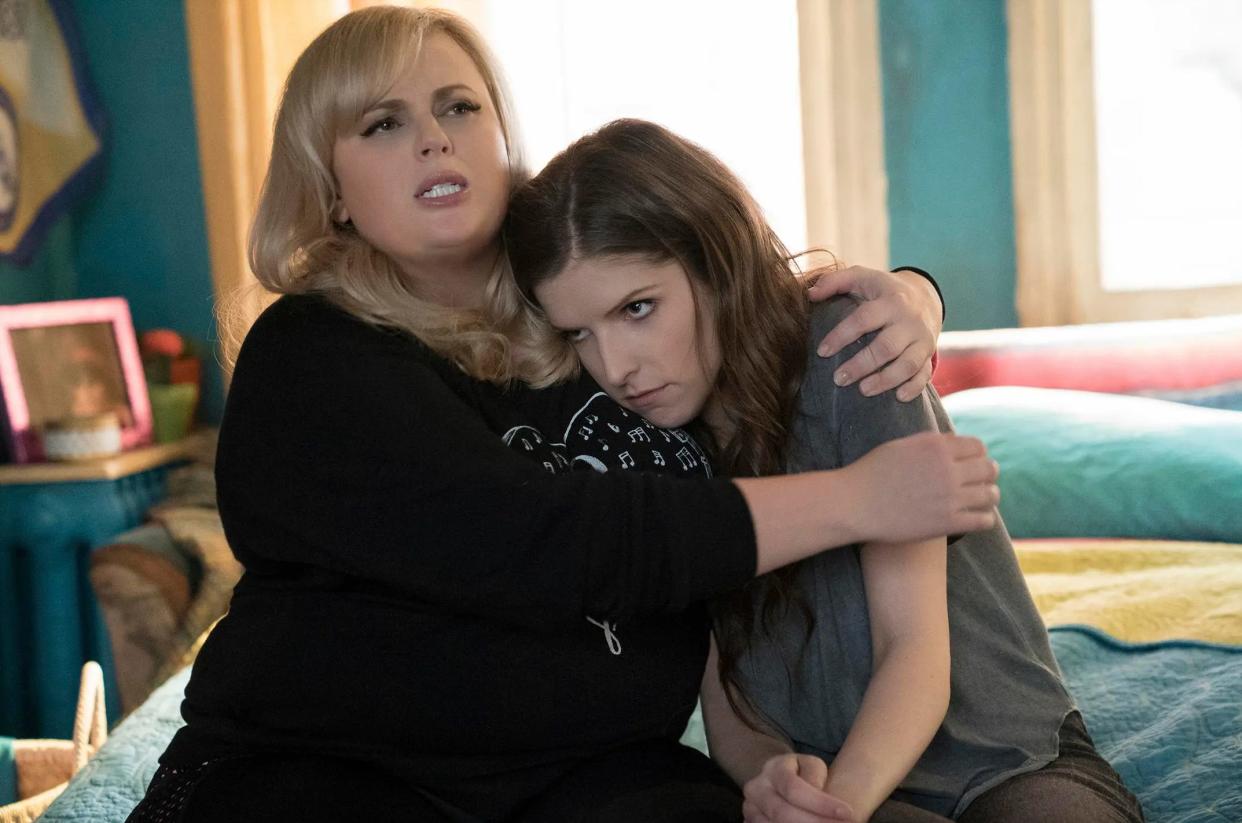 Rebel Wilson as Amy and Anna Kendrick as Beca in "Pitch Perfect 3."
