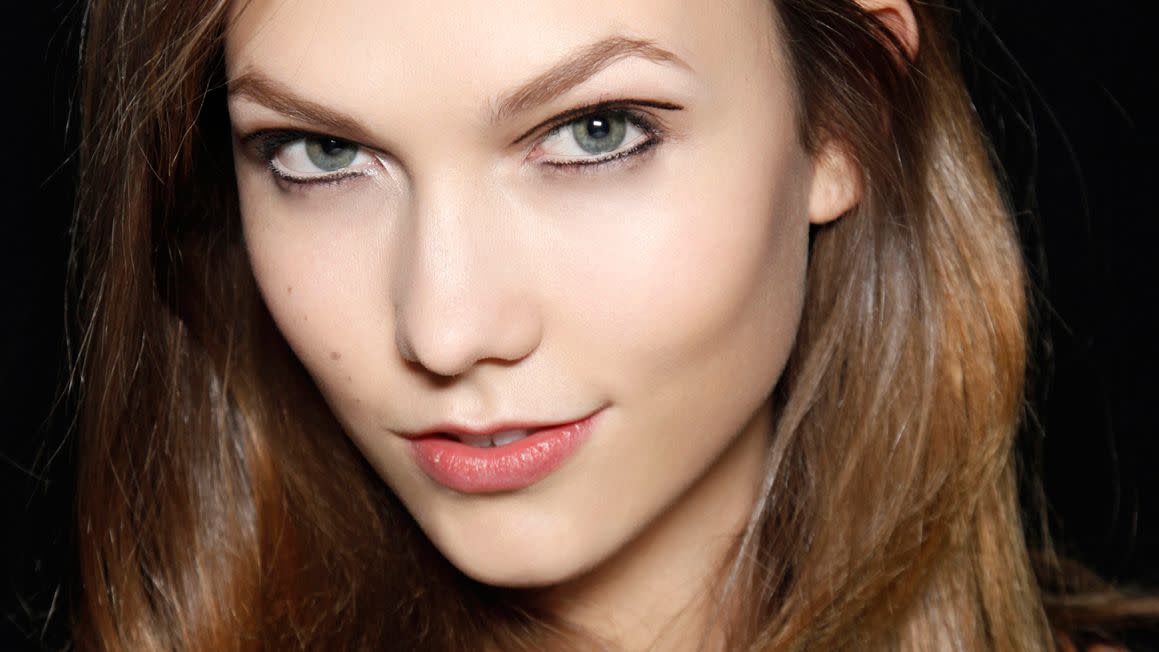 Karlie Kloss wearing eyeliner and eyeshadow