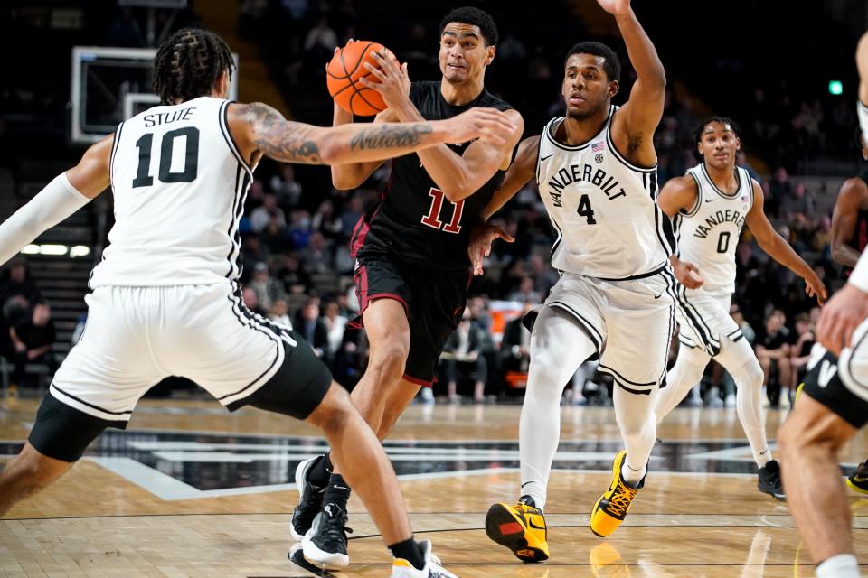 Temple forward Nick Jourdain (11) advances into Vanderbilt forward Myles Stute (10) and guard/forward Jordan Wright (4) during the second half at Memorial Gym in Nashville, Tenn., Tuesday, Dec. 7, 2021.