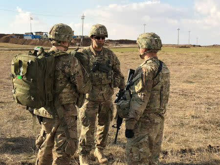 Commander of the U.S. led coalition, Lieutenant General Steve Townsend (C) speaks with U.S. soldiers at a military base north of Mosul, Iraq, January 4, 2017. REUTERS/Mohammed Al-Ramahi