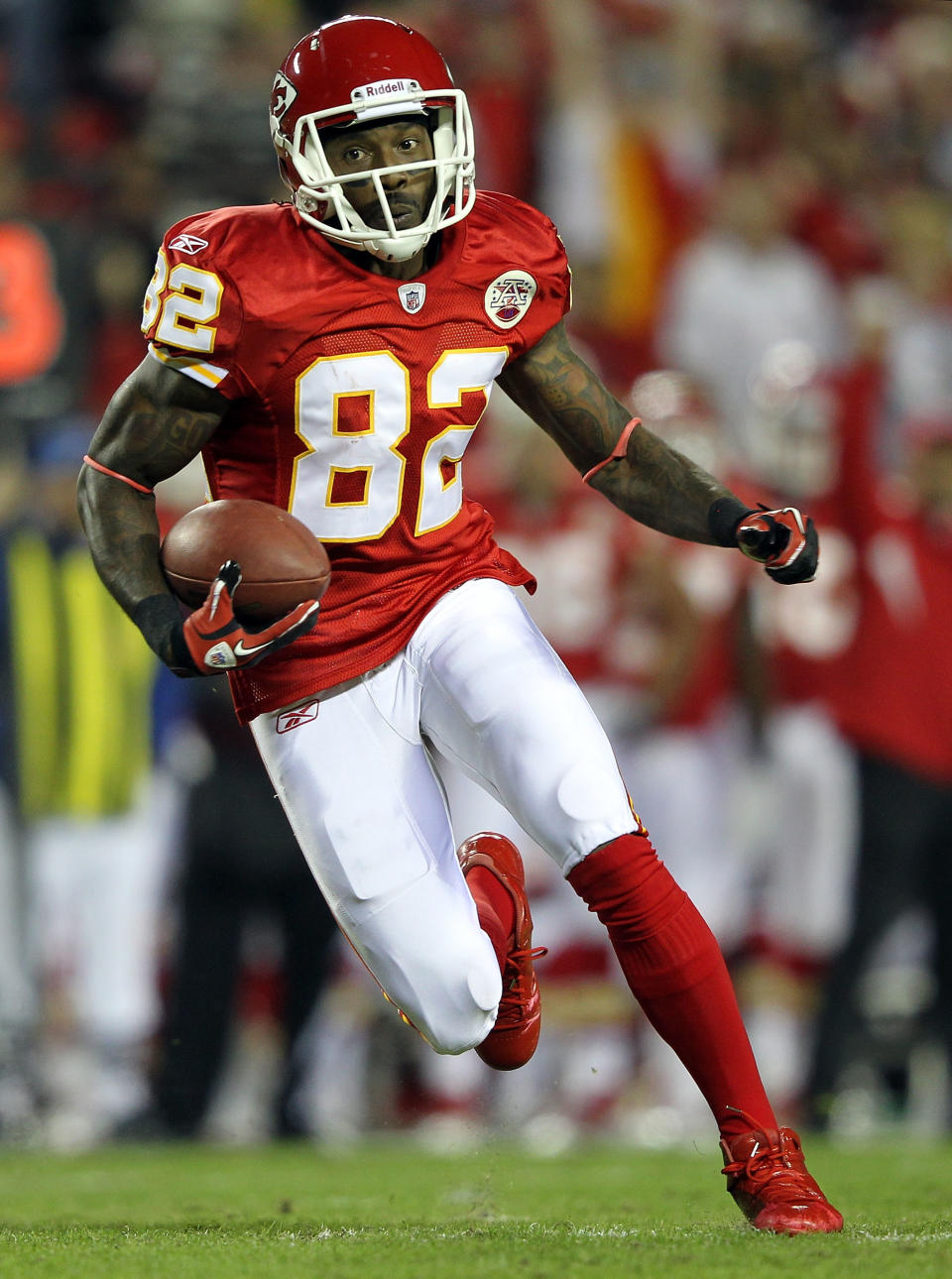KANSAS CITY, MO - OCTOBER 31: Receiver Dwayne Bowe #82 of the Kansas City Chiefs carries the ball upfield after making a catch during the game against the San Diego Chargers on October 31, 2011 at Arrowhead Stadium in Kansas City, Missouri. (Photo by Jamie Squire/Getty Images)