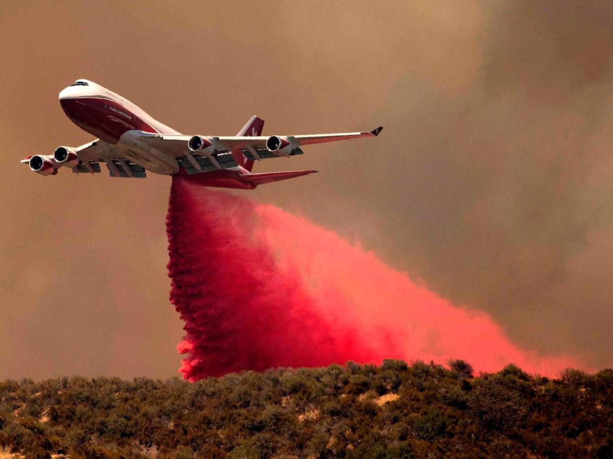 Boeing 747 Global Supertanker firefighting plane