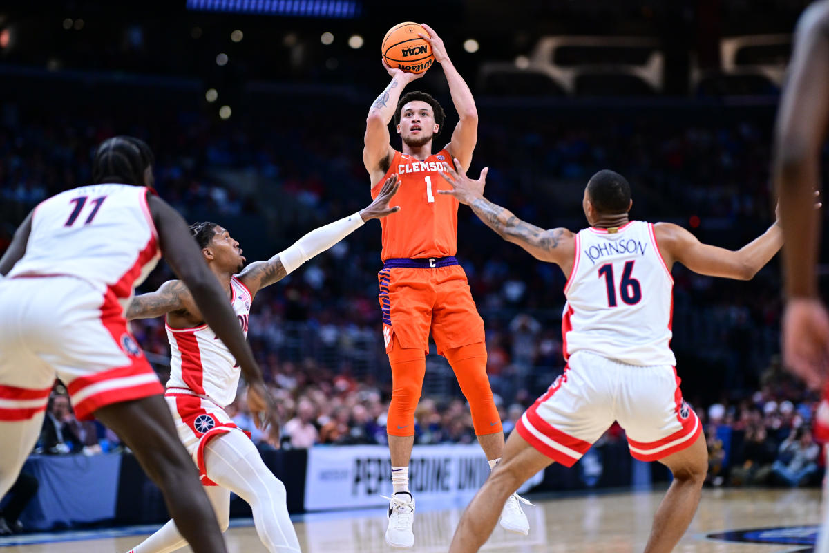 🚨BREAKING: Clemson stuns Arizona, advances to Elite Eight