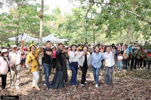 二零二四雲林客家桐花祭「雲林古坑-桐聚、心花開」-流動藝術饗宴，十四日下午在古坑鄉荷苞山桐花公園登場(記者劉春生攝)