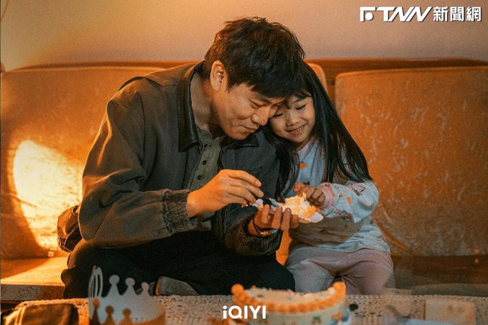 秦昊在新劇《3大隊》中與女兒桐桐。（圖／iQIYI國際站提供）