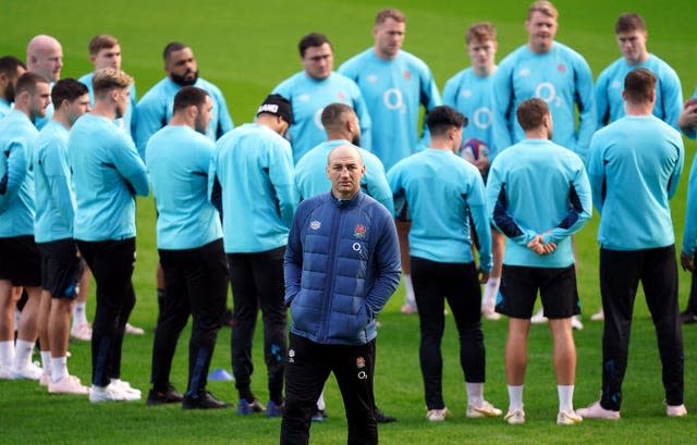 England head coach Steve Borthwick with his squad 