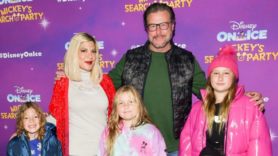 Finn Davey McDermott, Tori Spelling, Hattie Margaret McDermott, Dean McDermott, Beau Dean McDermott, and Stella Doreen McDermott