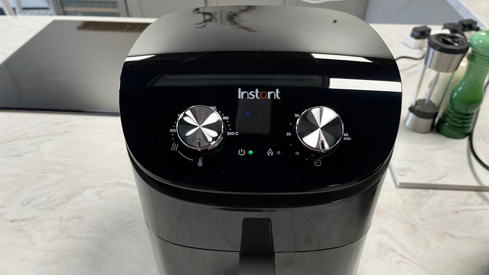 The display interface on the  Instant Essentials 4 Quart Air Fryer