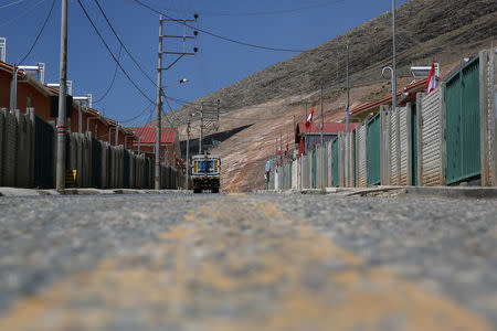 View of a street in the town of Nueva Fuerabamba in Apurimac, Peru, October 4, 2017. REUTERS/Mariana Bazo