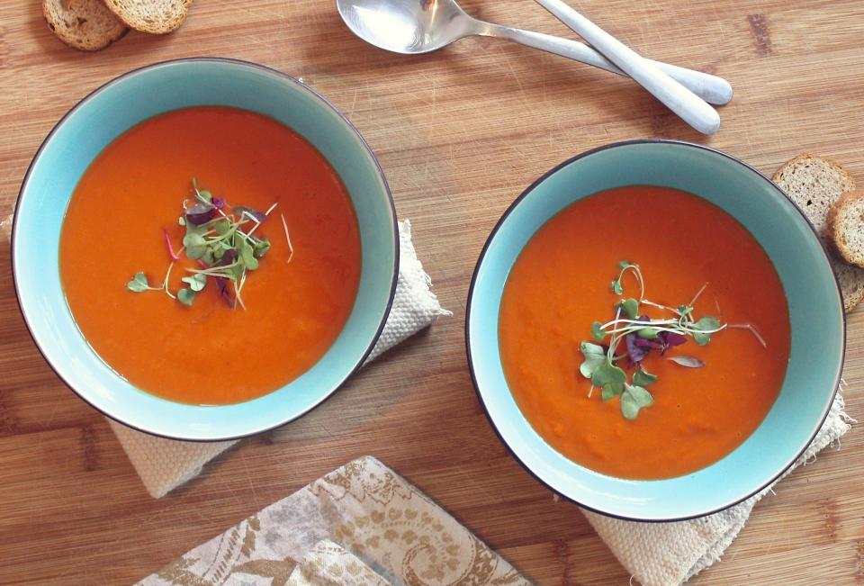 Sopa fría de melón con jamón serrano, fresca y nutritiva