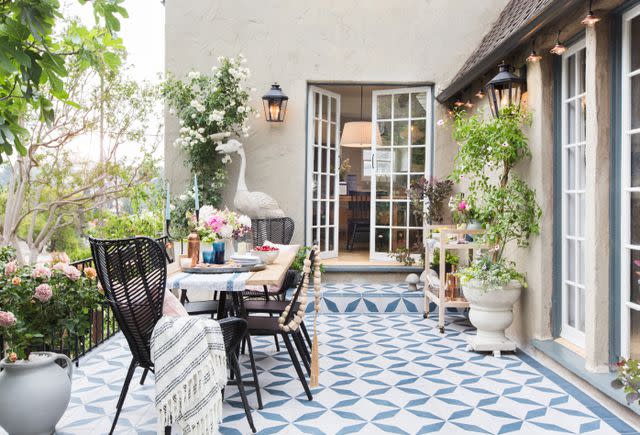 <p><a href="https://stylebyemilyhenderson.com/blog/new-patio-shot-house-beautiful" data-component="link" data-source="inlineLink" data-type="externalLink" data-ordinal="1">Emily Henderson Design</a> / Photo by <a href="https://stylebyemilyhenderson.com/blog/new-patio-shot-house-beautiful" data-component="link" data-source="inlineLink" data-type="externalLink" data-ordinal="2">Tessa Neustadt</a></p>