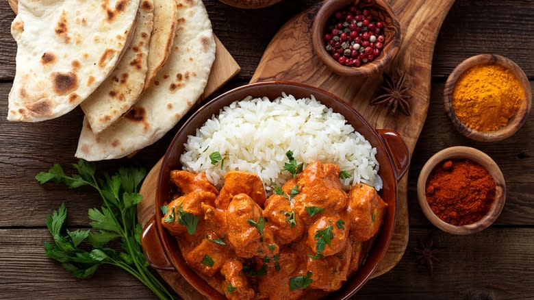 Spicy curry with rice and naan