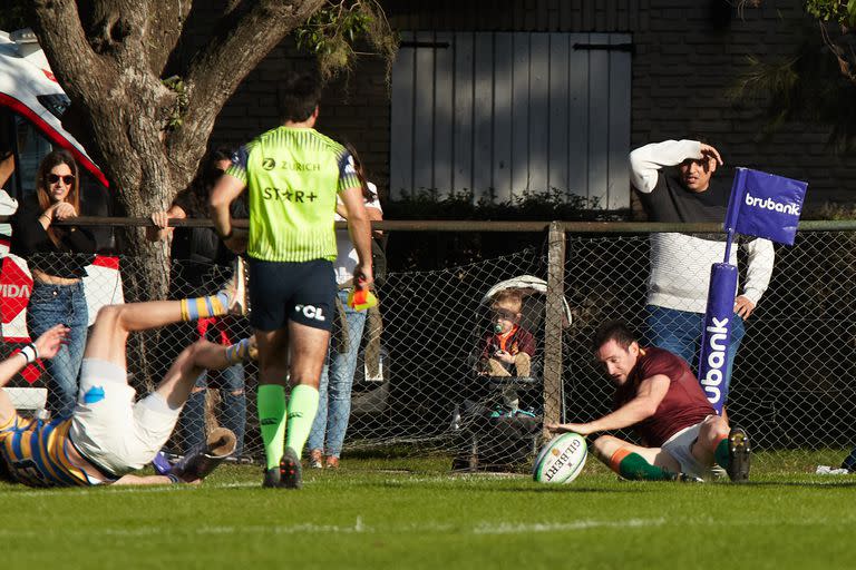 Con oportunismo y olfato, Agustín Gosio consiguió tres tries para Newman en la casa del campeón: Hindú sufrió, pero luego reconoció con felicitaciones, la producción del gran wing de 40 años.