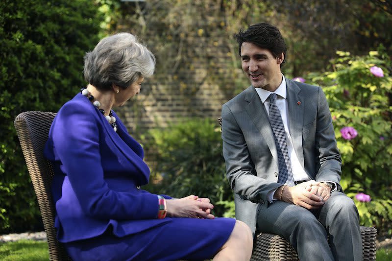 PHOTOS: Justin Trudeau meets with leaders in Lima, Paris and London