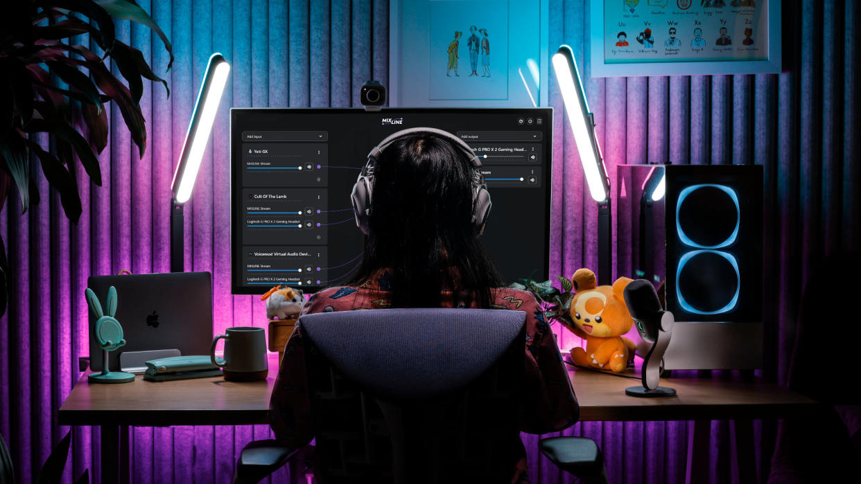  Logitech MIXLINE audio software being used by a streamer. 