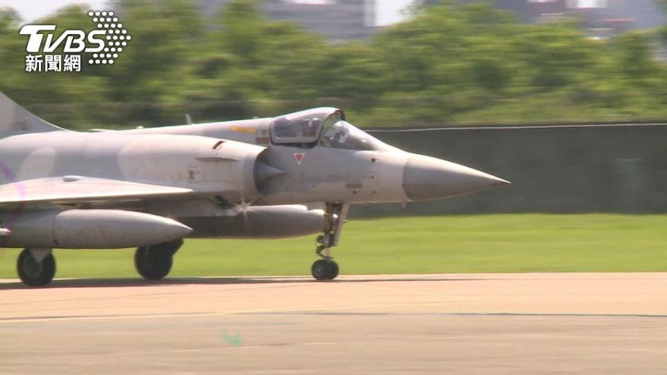 新竹空軍基地一架幻象2000型戰機，滑行中驚傳2油箱掉落。（示意圖，非當是新聞畫面／TVBS資料畫面）