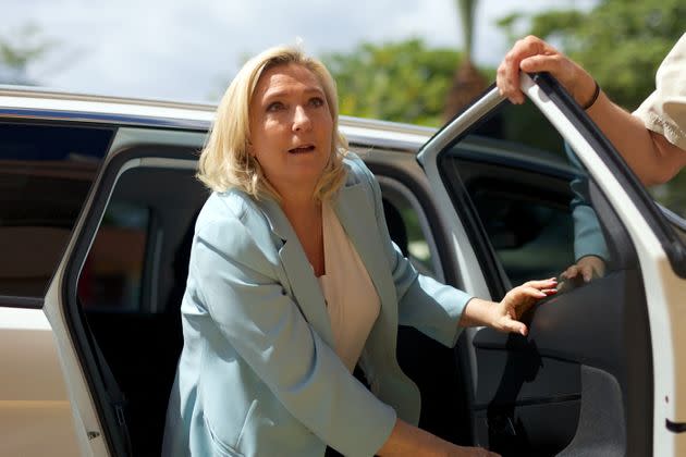 Marine Le Pen lors de sa viste en Guadeloupe le 27 mars 2022, avant le premier tour de l'élection présidentielle (Photo: CEDRICK ISHAM CALVADOS via AFP)